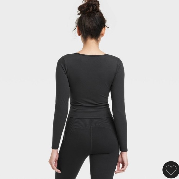 ✨NWT✨ ALL IN MOTION Flex Shirred Cropped Long Sleeved T-shirt - Black - Large - Picture 2 of 6